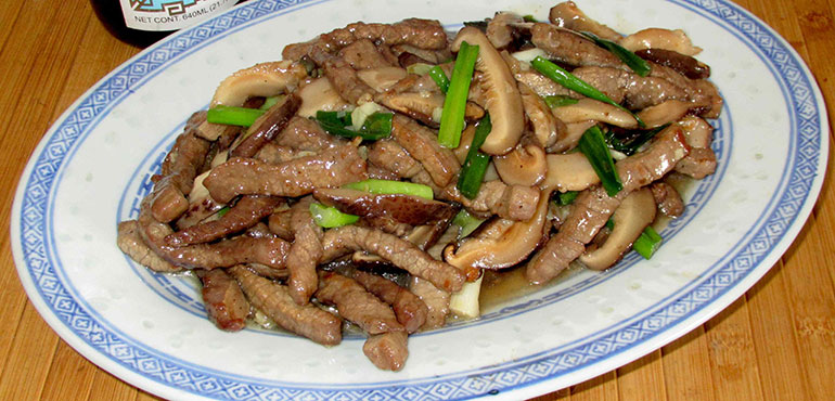 Bœuf aux champignons noirs - La recette : Les plats d'ailleurs